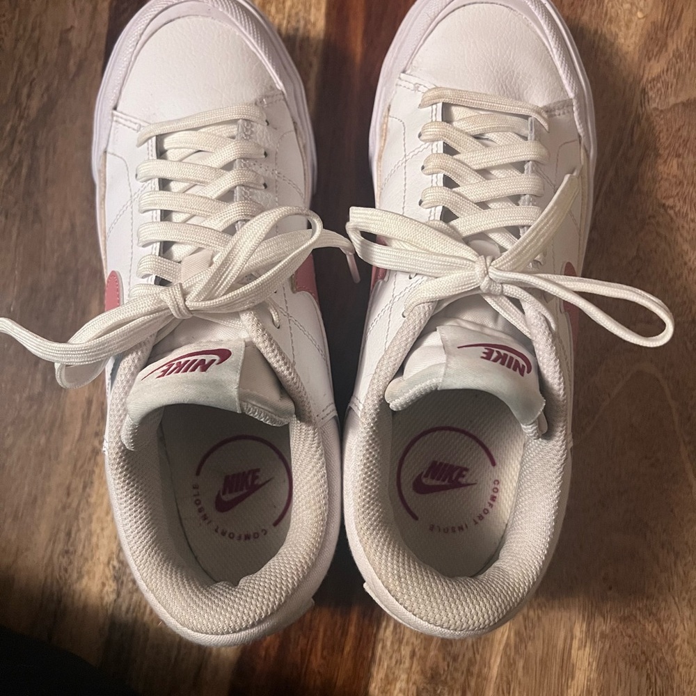 Nike Women's White and pink court legacy platform sneakers like new